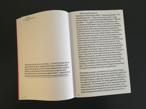 Bild:  Seitenansicht aus: Rogger, Basil/Vögeli, Jonas/Widmer, Ruedi (Hg.): "Protest. The Aesthetics of Resistance". Zürich, Lars Müller Publishers, 2018.