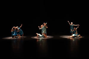 Bild:  Isabelle Chaffaud and Jérôme Meyer, Félix Duméril, Sonia Rocha, Stephen Shropshire and Lorand Zachar present: BA Contemporary Dance ZHdK (2015/16)