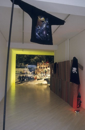 Bild:  Ausstellungsansicht "They live" in Galerie Ars Futura