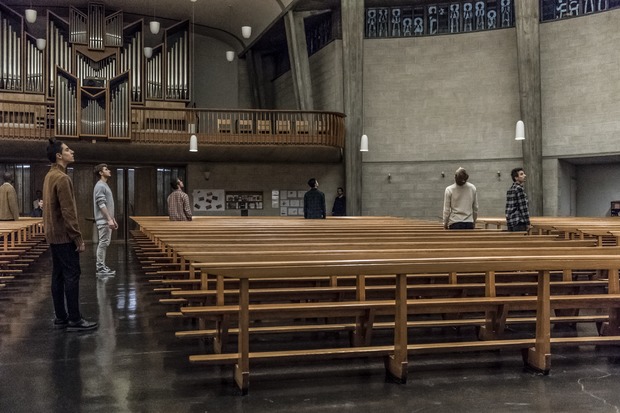 Bild:  Spiritualität im Kirchenraum