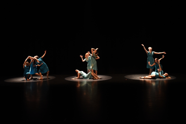 Picture: Isabelle Chaffaud and Jérôme Meyer, Félix Duméril, Sonia Rocha, Stephen Shropshire and Lorand Zachar present: BA Contemporary Dance ZHdK (2015/16)