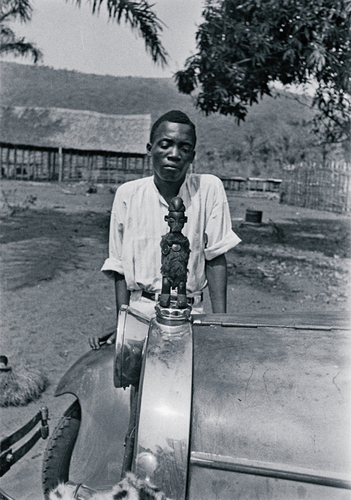 Picture: Yaka-Figur auf Kühlerhaube, Yaka-Region, 1938, SW-Negativ, Fotograf: Hans Himmelheber