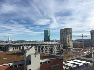 Bild:  Dachterrasse Toni-Areal, Blick Richtung Prime-Tower