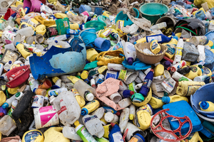 Bild:  Kunststoffabfälle auf der Dandora Mülldeponie in Nairobi, Kenia