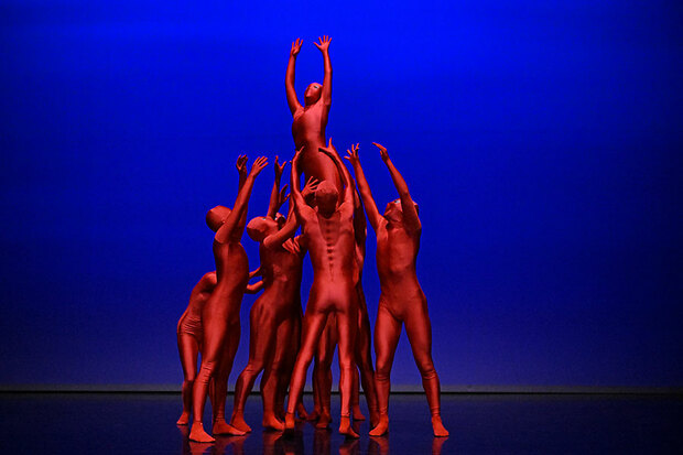 Picture: Bachelor Contemporary Dance presents:  Choreographien von: Francesco Curci, Béatrice Goetz, Stefanie Olbort, Lorenzo Rufo, Luca Signoretti, Didy Veldman