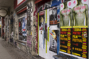 Picture: Scratching the Surface - Prozess: Plakatierung in Berlin