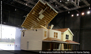 Bild:  ibhs-roof-wind-test-2010