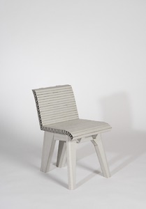 Bild:  Stuhl aus Karton
