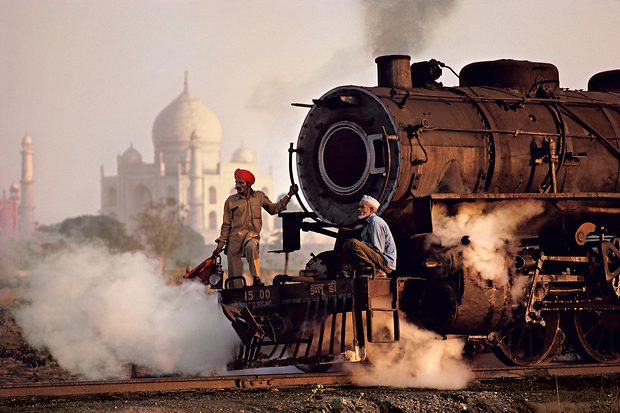 Bild:  22_Taj and train