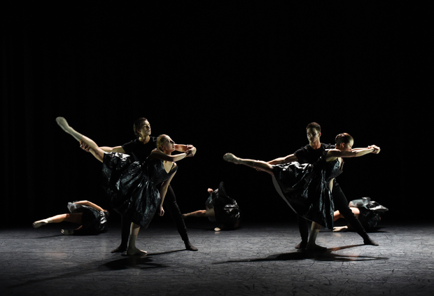 Picture: Isabelle Chaffaud & Jérôme Meyer, Félix Duméril, Sonia Rocha, Stephen Shropshire and Lorand Zachar present: BA Contemporary Dance ZHdK