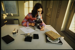 Bild:  Unterrichtsfoto: Schülerin bei der Arbeit
