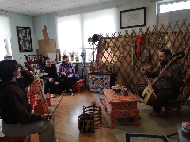 Picture: Volksmusik anderswo – eine Klangreise durch die Mongolei | Juuz meets Obertongesang