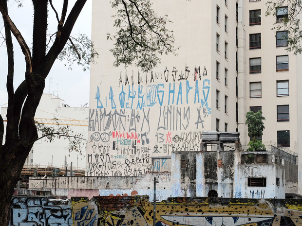 Picture: Tagging in São Paulo: a vehicle for the suburban youth to assert their existence and self-esteem
