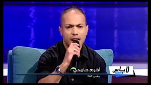 Bild:  Hamza, ein ehemaliger Insasse rappt im algerischen Fernsehen über das Gefängnis in der Schweiz