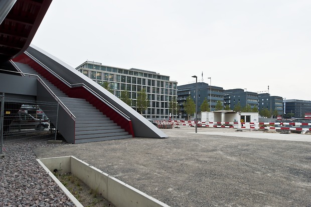 Picture: Treppenabgang von Passarelle Gleisbogen zum Areal Pfingstweidpark, West Park, Techno Park
